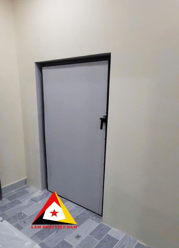 cách âm cửa sắt có sẵn