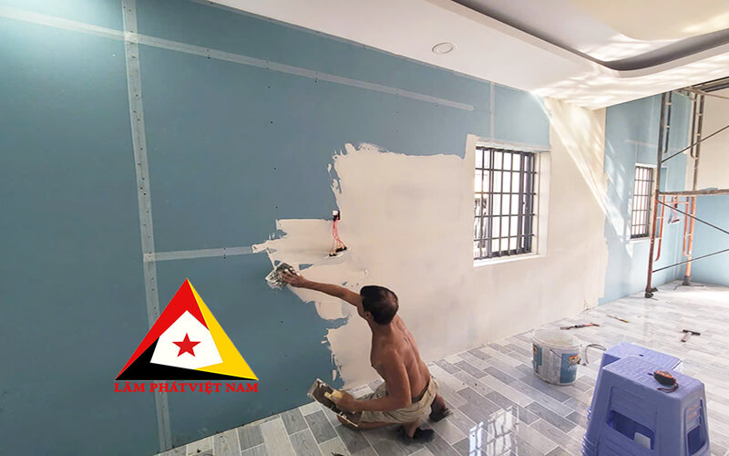 thi công bả matic lên tường cách âm
